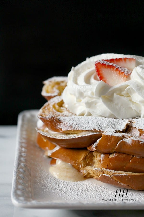 Strawberry Mascarpone Stuffed French Toast de Nutmeg Nanny