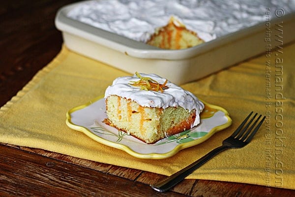 ¡Este delicioso pastel de naranja y limón es el sueño de los amantes de los cítricos! Hecho con facilidad con una mezcla de pastel, los fanáticos de naranja y limón pedirán segundos.