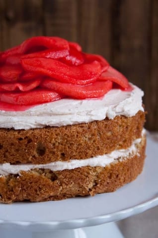 Pastel de manzana con canela al rojo vivo
