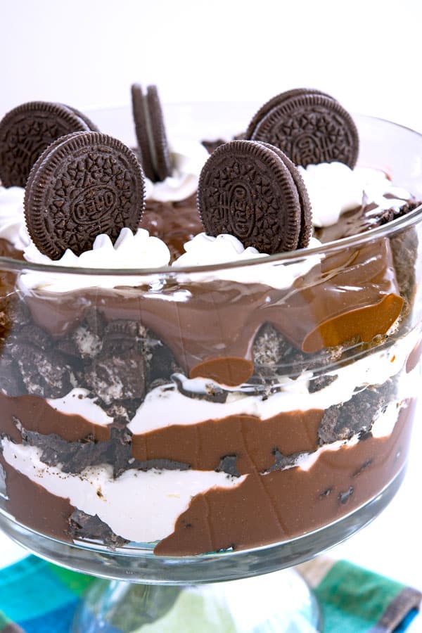 Chocolate Lasagna Trifle: &iexcl;postre f&aacute;cil sin hornear, pudding con Oreos y queso crema!