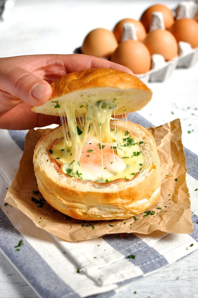 No-Washing-Up-Ham-Egg-Cheese-Bread-Bowls