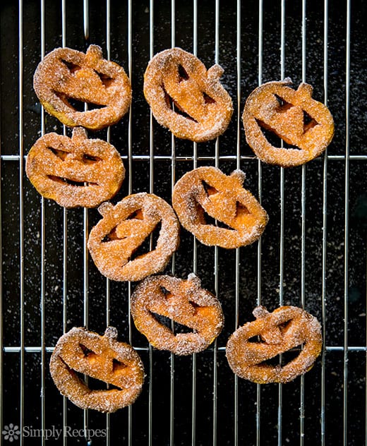 Jack-o-Lanterns di patate dolci con zucchero alla cannella