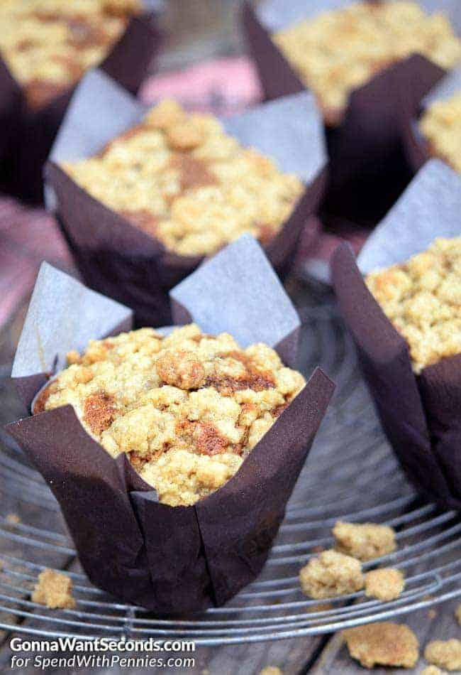 Gingerbread Muffins with Spice Crumb Topping