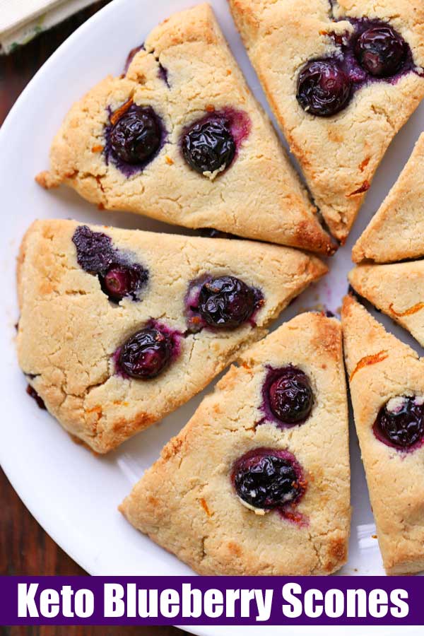 Scones farinha de amêndoa ceto com amoras e raspas de laranja