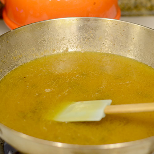 Caldo, limão e alcaparras Caldo, limão e alcaparras