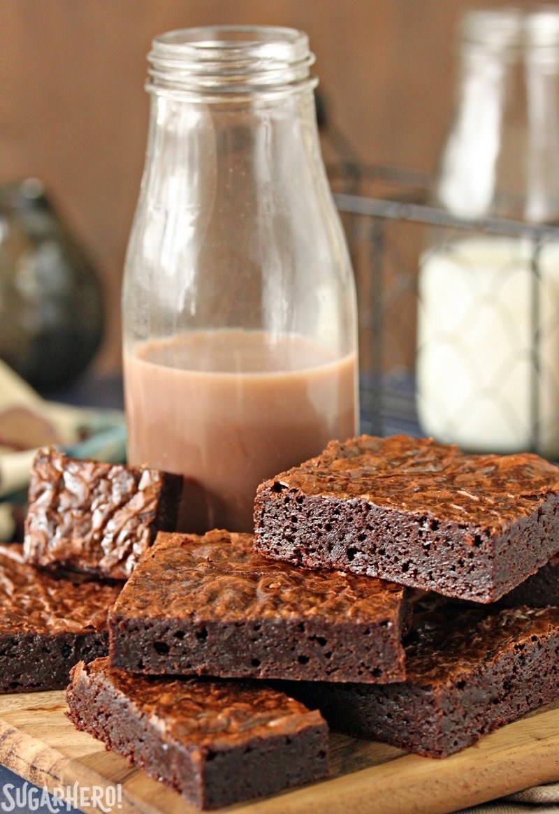 Ultimate Fudgy Chocolate Brownies - brownies em um prato com leite com chocolate | From SugarHero.com