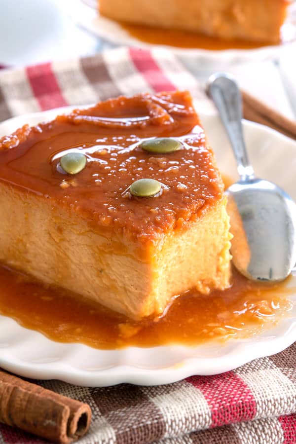 Torta de abóbora Flan em um prato