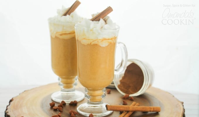 Chocolate quente com especiarias horizontais de abóbora