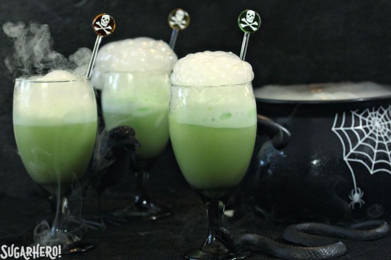 Perfurador do Dia das Bruxas da fermentação da bruxa | From SugarHero.com