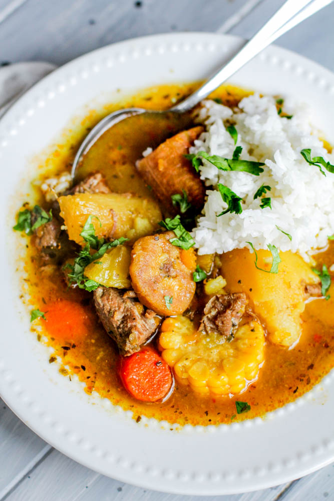 Receita instantânea do pote de Sancocho de Porto Rico