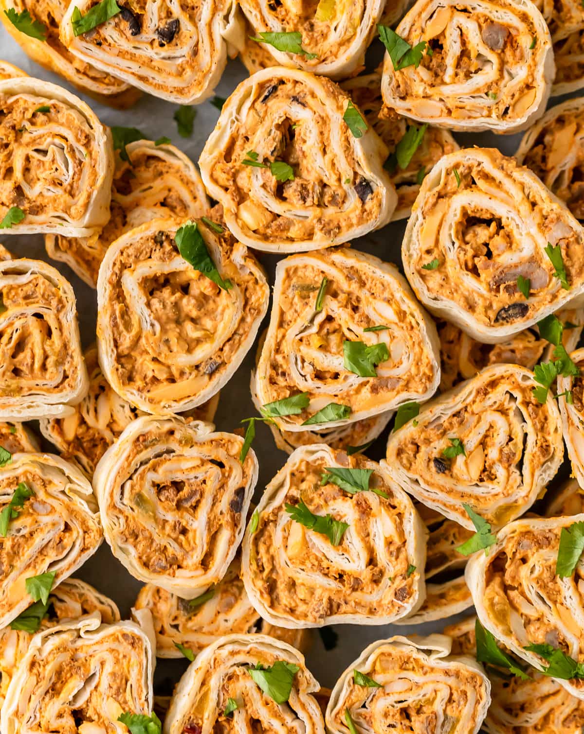 de cerca en rollitos de tortilla mexicana