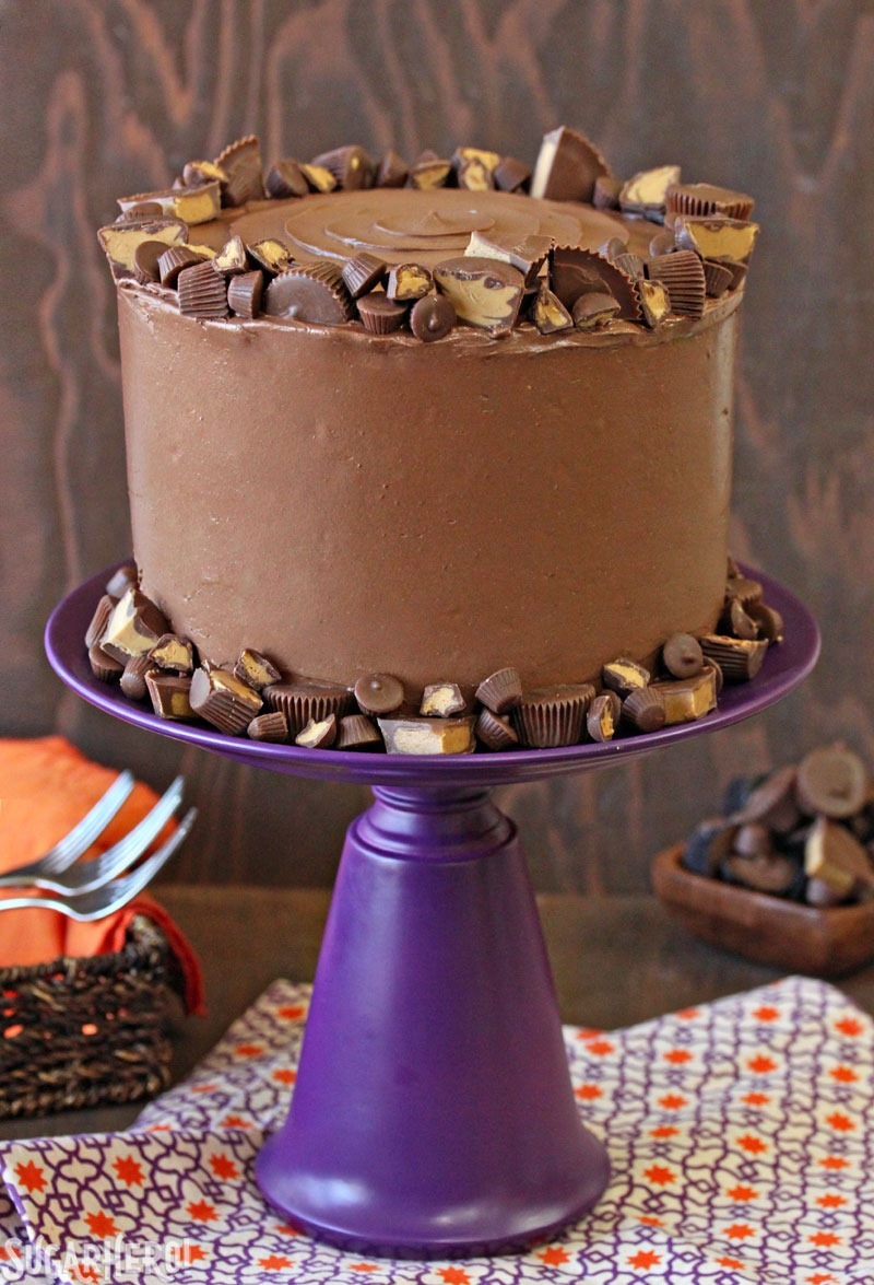 Bolo de banana e manteiga de amendoim | From SugarHero.com Bolo de banana com xícara de manteiga de amendoim: Bolo de banana com camadas de cobertura de chocolate e manteiga de amendoim! O | From SugarHero.com