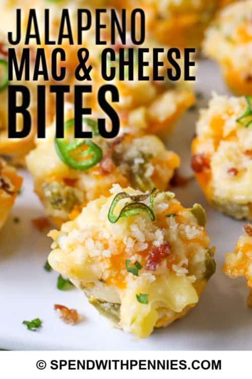 Feche acima das macros do jalapeño e das mordidas de queijo.