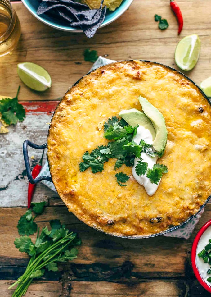 salsa de pollo en una mesa