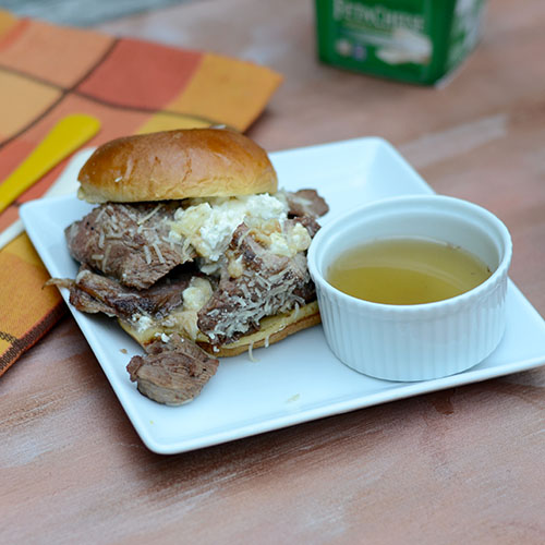 cheesesteak de cordeiro Philly Cheesesteak Lamb, Queijo Parmesão, Queijo Feta, Frigideira, Assar, Pão, Au Jus