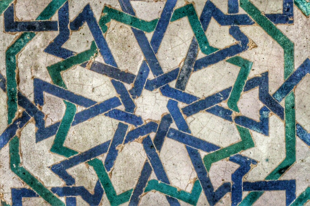 visitando o palácio de alhambra em granada