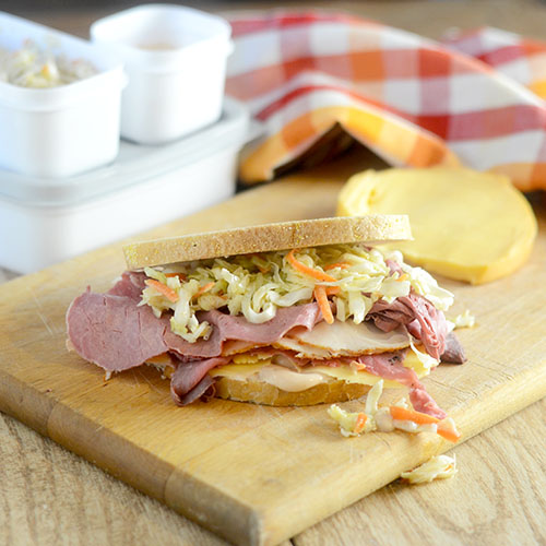 SanduĂche de carne bovina SanduĂche de carne Deli 3