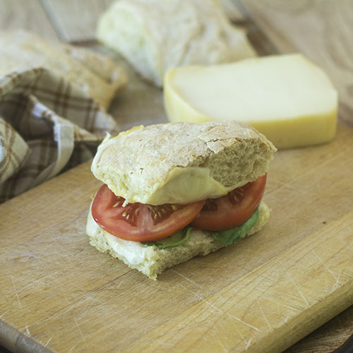 Sanduíche de Queijo Ciabatta Sourdough # pão #sourdough #sandwich | feedyoursoul2.com