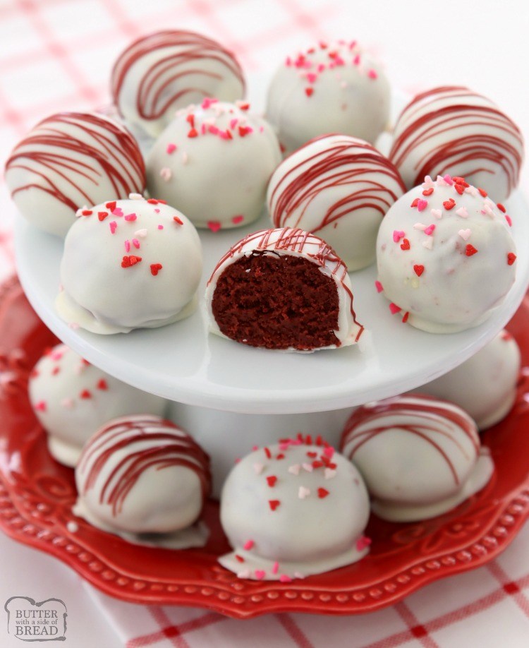 Bolas de veludo vermelho Oreo feitas com apenas 3 ingredientes e perfeitas para o dia dos namorados! Feito em minutos e tão delicioso, ninguém pode imaginar que eles são feitos com biscoitos Oreo!