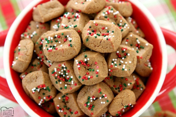 A receita mais simples de biscoito de gengibre! Biscoitos de gengibre em tamanho pequeno e chewy que levam uma fração do tempo para se preparar! Eles são perfeitos para festas e encontros!