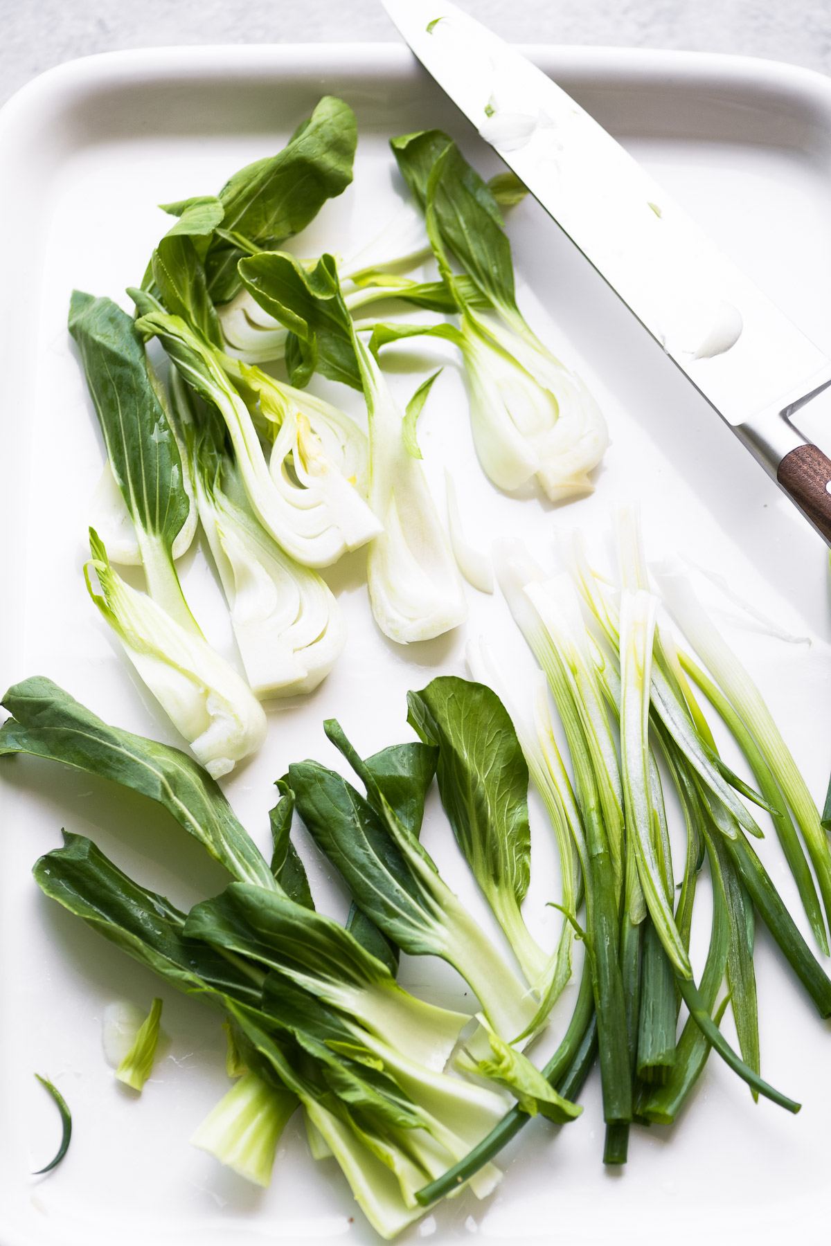 Bok Choy e cebolinha, fatiados