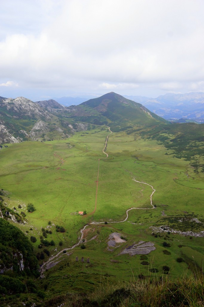 Os lagos Covadonga são uma das montanhas mais bonitas da Espanha. Eles são encontrados nas Astúrias, no norte da Espanha. A deve ver - totalmente único!