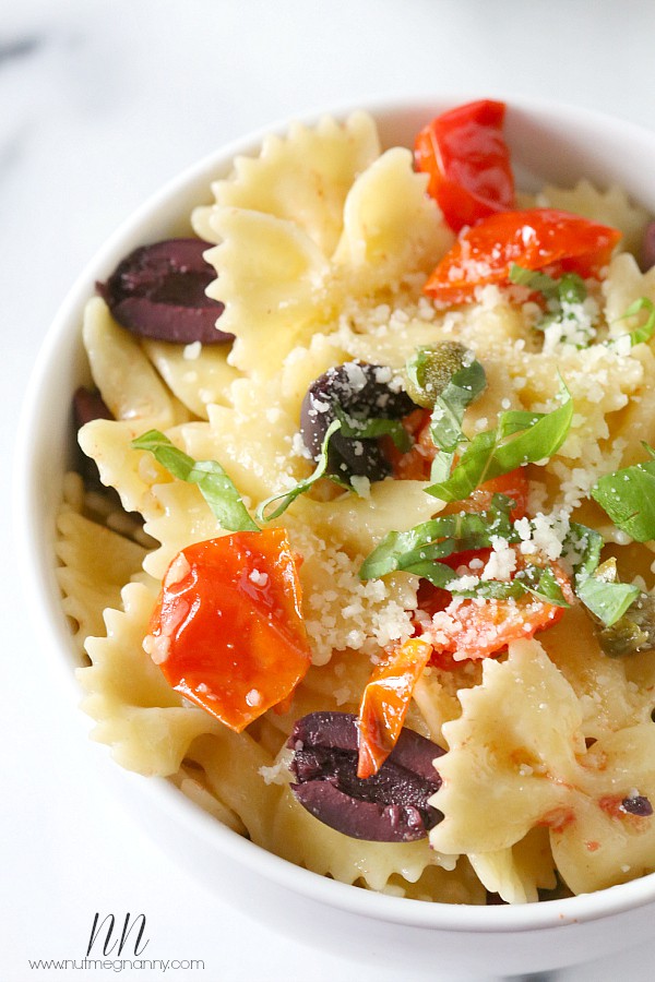 {20 minutos} Nanny noz-moscada Kalamata pasta de azeitona, tomate e alcaparras