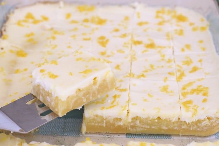 Os palitos de manteiga de limão são fáceis de fazer, e todos que experimentarem vão adorar as três camadas refrescantes de sabor doce e brilhante!