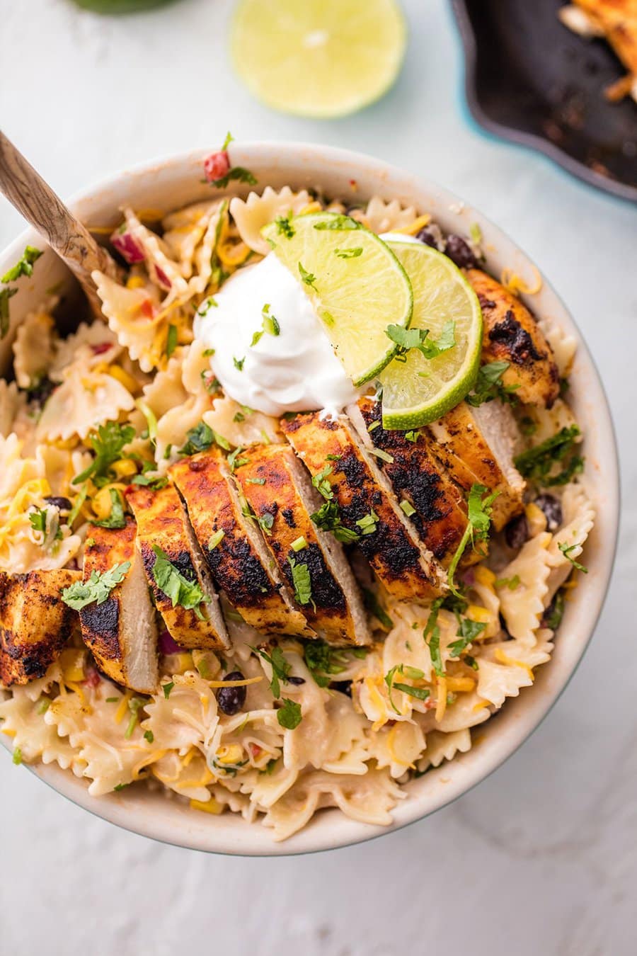 Salada de macarrão com frango enchilada | Cookie Novice