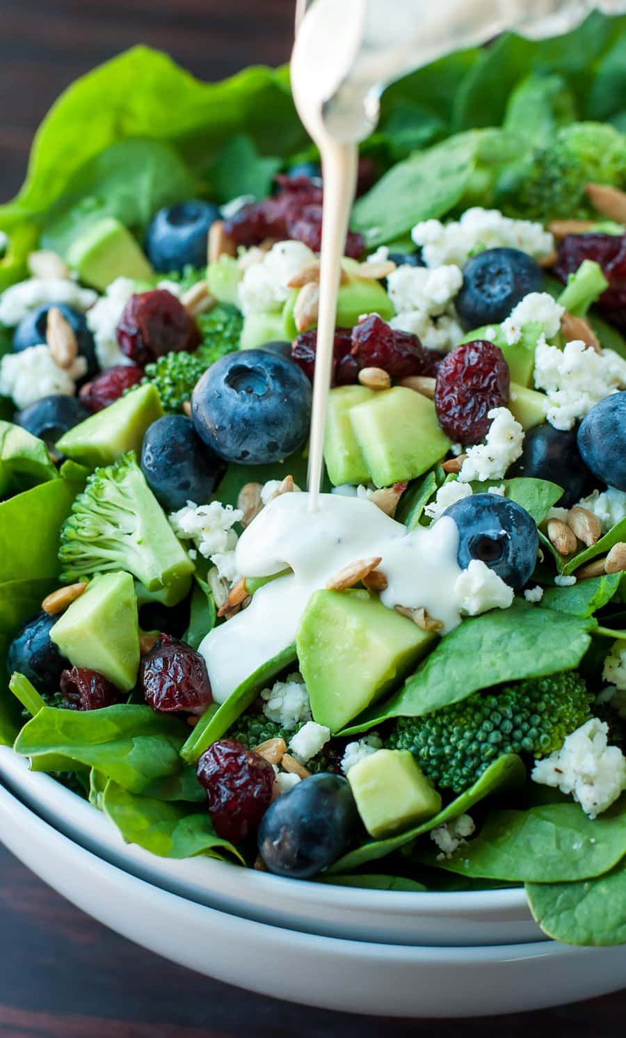 Salada de Mirtilo com Brócolis e Espinafre com Molho de Papoula | Ervilhas e giz de cera