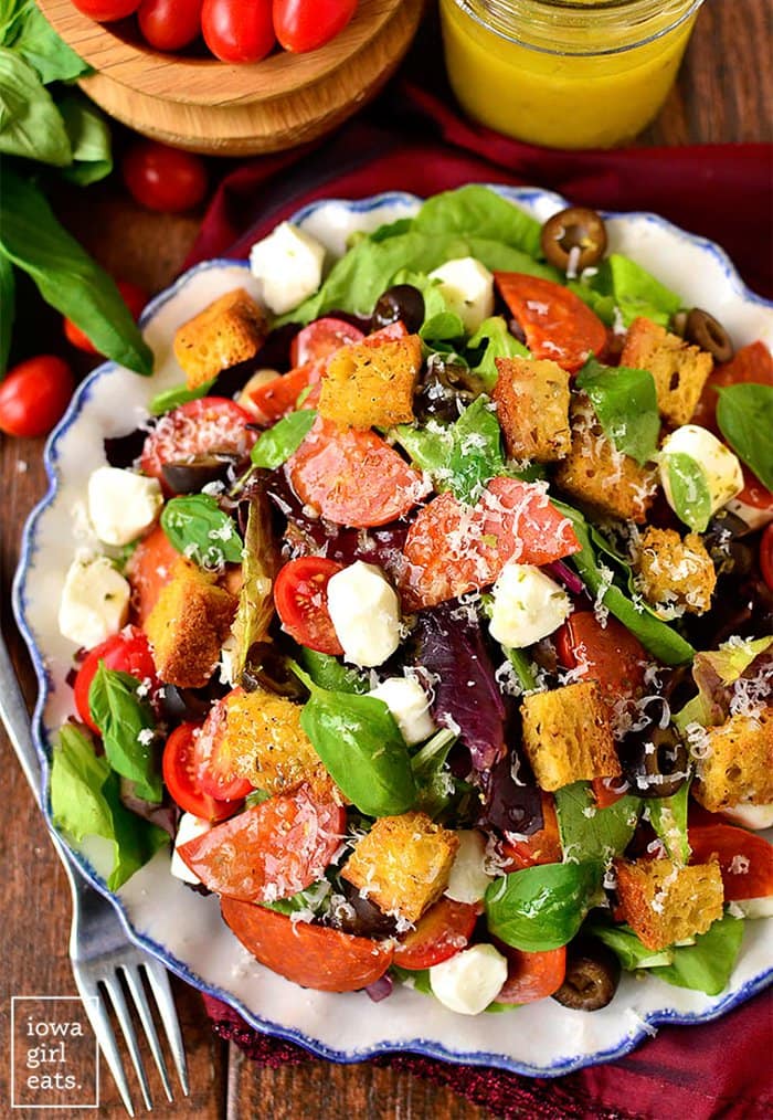 Salada de pizza crouton sem glúten da Homeade | Iowa Girl Eats
