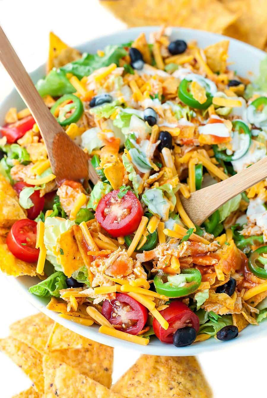Salada de frango com taco de búfalo | Ervilhas e giz de cera