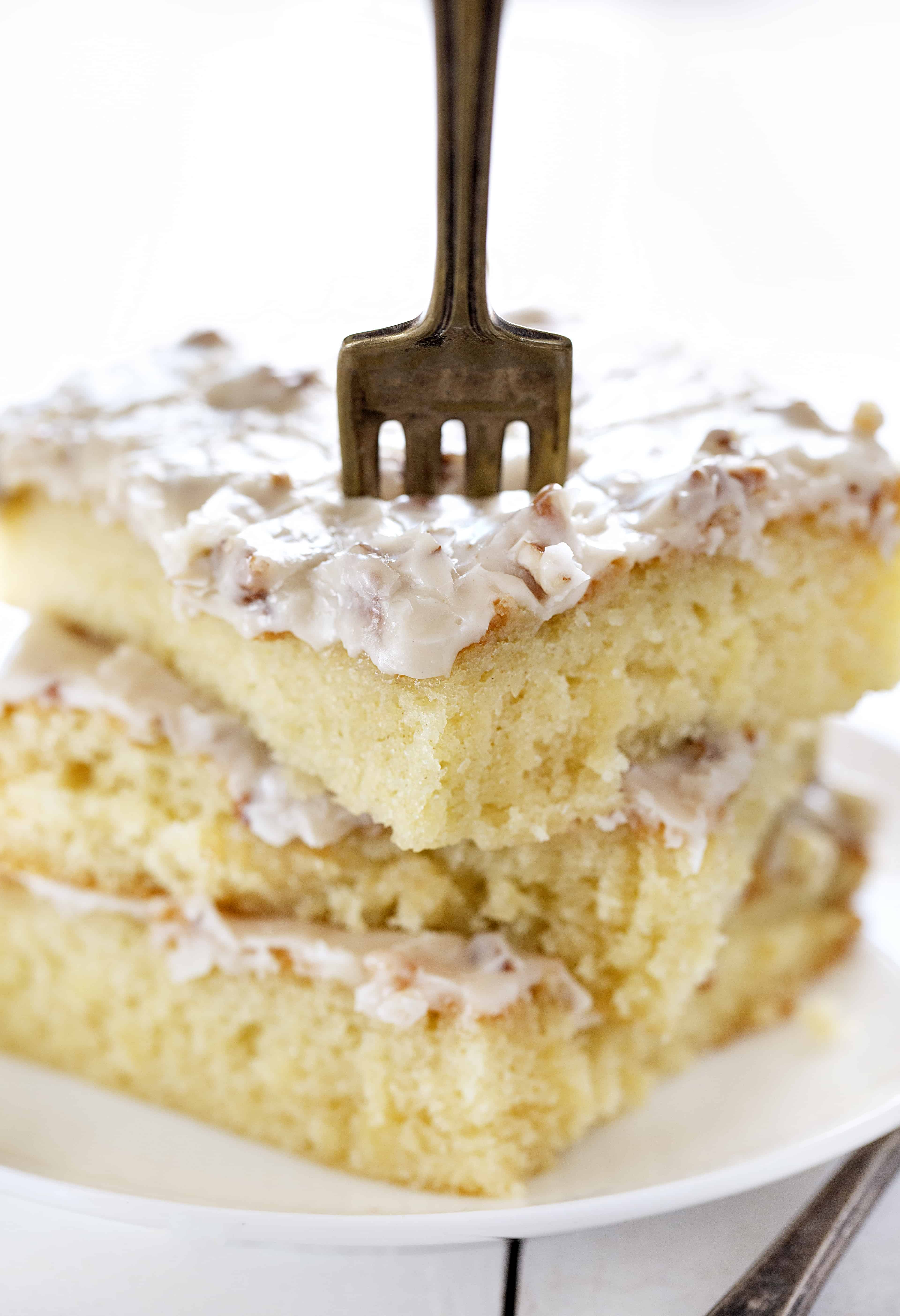 As 50 melhores receitas de bolo do mundo! O seu favorito fez o corte? # bolos # cupcakes # assados ââ# receita de bolo # bolo de chocolate # bolo branco # bolo de cenoura # abobrinha # howtomakecake #iambaker Bolo de folhas de nozes e amĂȘndoas brancas
