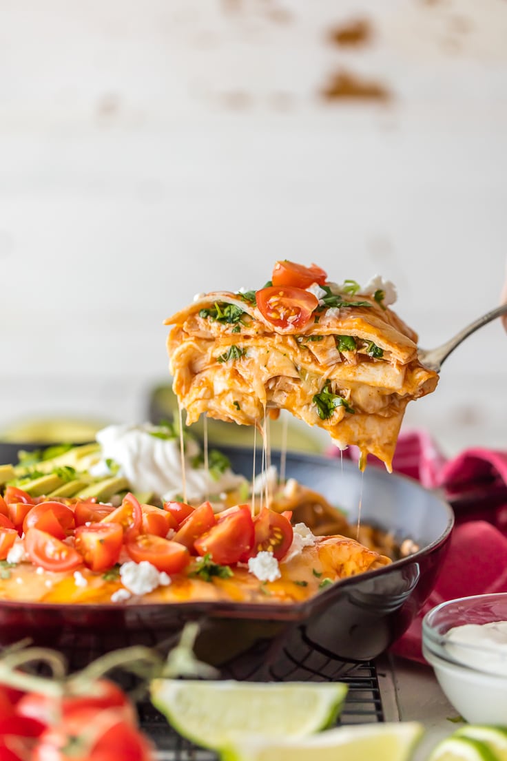 enchilada de frango em uma frigideira