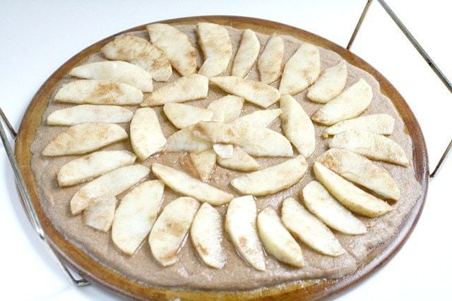 Pizza de sobremesa de maçã e abóbora - Manteiga com uma fatia de pão