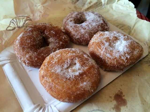 As melhores pastelarias de Málaga vendem deliciosos donuts de açúcar.