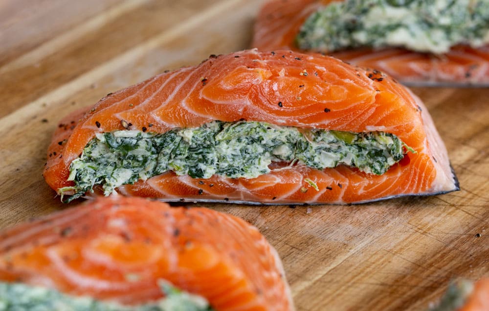Cómo hacer salmón relleno de espinacas