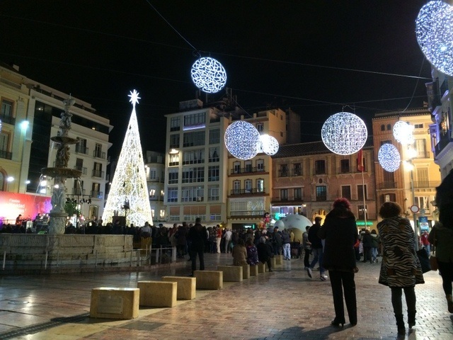 A Plaza de la Constitución se ilumina para o Natal em Málaga