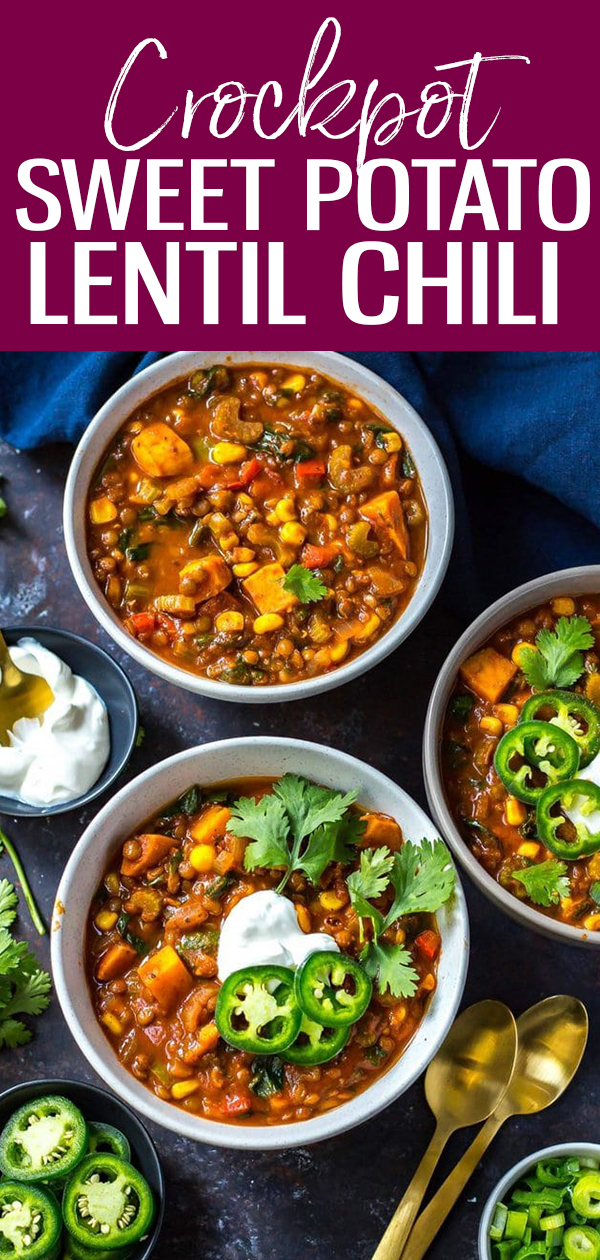 ThisSty Cooker Sweet Potato Lentil Chili é um toque saudável e vegetariano de comida caseira, perfeita para o frio! Baixe tudo em sua panela e deixe os sabores se misturarem! # fogão lento # lentilha # chile