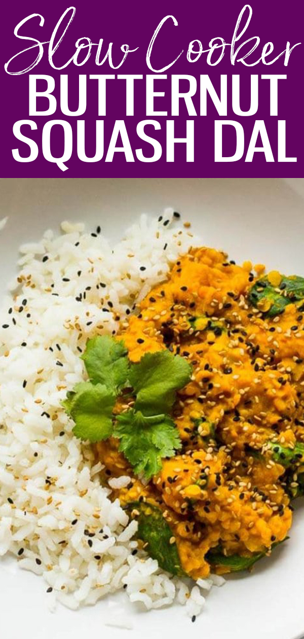Este dal de abóbora cozido lentamente com lentilhas e leite de coco é uma deliciosa receita vegana: combine este prato indiano com arroz basmati para uma refeição completa! #slow cook #butternutsquash #dal
