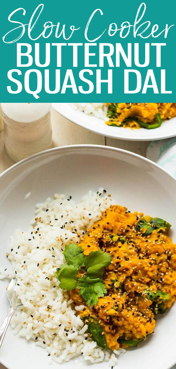 Este dal de abóbora cozido lentamente com lentilhas e leite de coco é uma deliciosa receita vegana: combine este prato indiano com arroz basmati para uma refeição completa! #slow cook #butternutsquash #dal