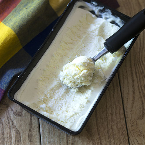 Não bata sorvete de baunilha da Feed Your Soul Too Sorvete No Churn Vanilla Ice Cream # Sobremesa #vanilla #icecream | feedyoursoul2.com
