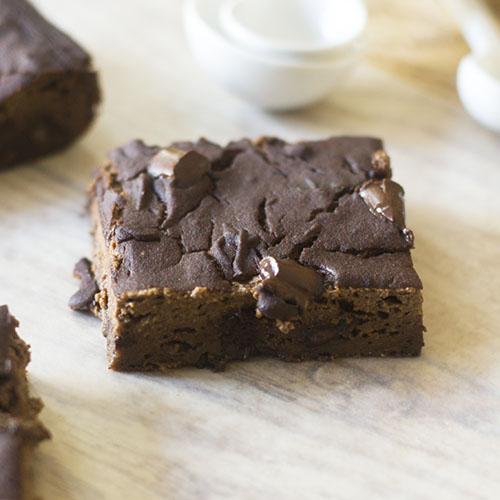 Brownies de chocolate com abacate vegano # sobremesa #vegan #avocado #chocolate | feedyoursoul2.com
