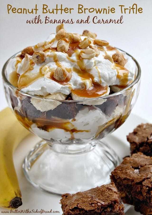 : mantequilla de maní Brownie Trifle con plátanos y caramelo