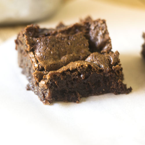 Brownies sem glĂșten fofos Brownies sem glĂșten Fudgy # sem glĂșten #dessert #chocolate | feedyoursoul2.com