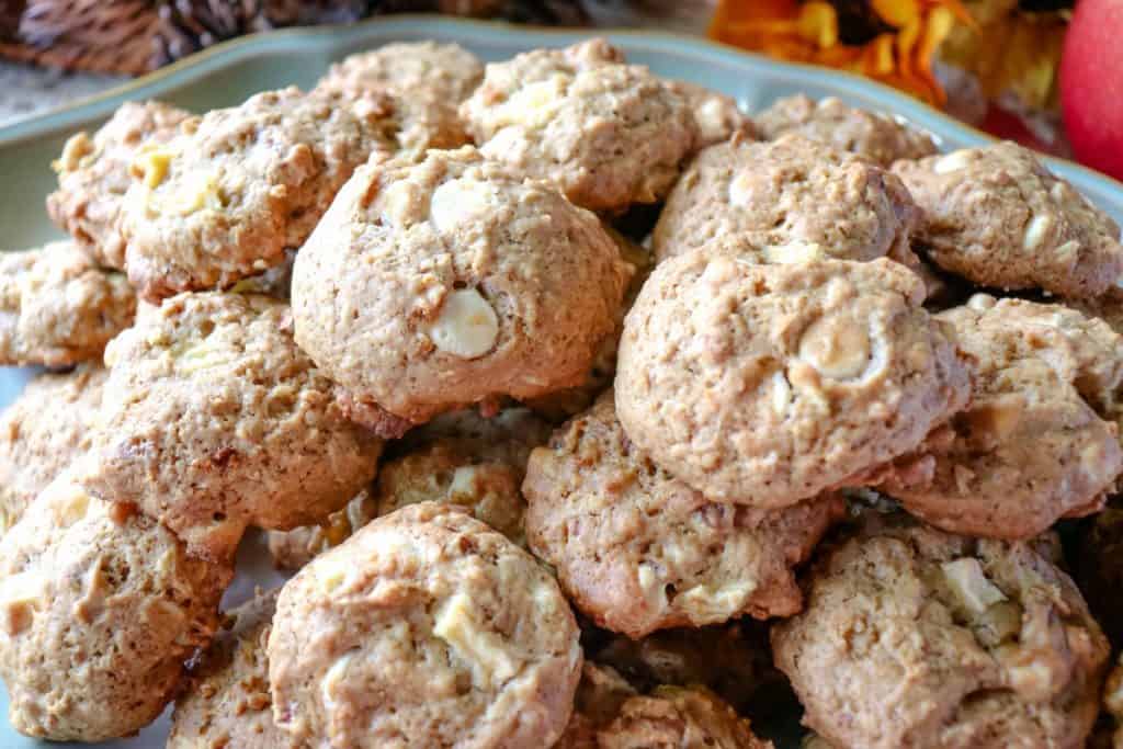 Receta de galletas de avena de manzana blandas y masticables con chocolate blanco y nueces - kudoskitchenbyrenee.com