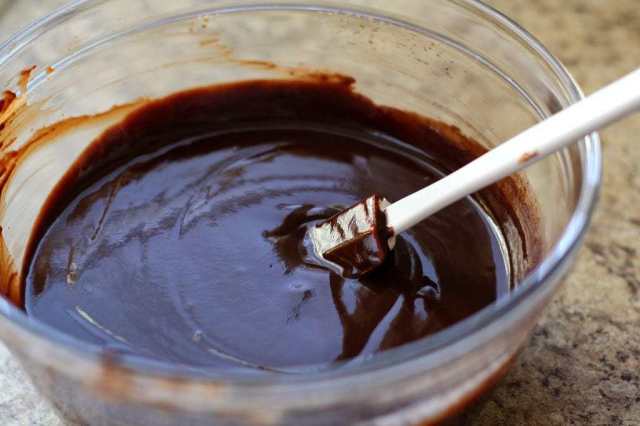 LA MEJOR GANACHE DE CHOCOLATE: mantequilla, con un lado del pan