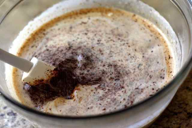 LA MEJOR GANACHE DE CHOCOLATE: mantequilla, con un lado del pan