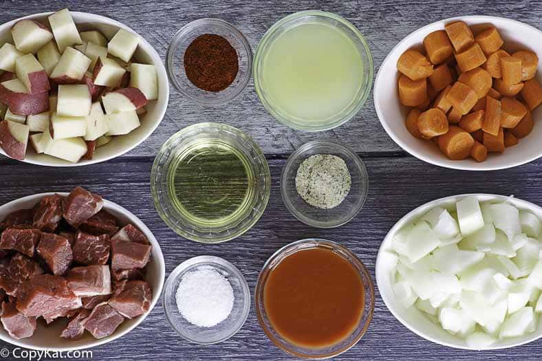 Ingredientes para fazer receita instantânea de panela ensopada.