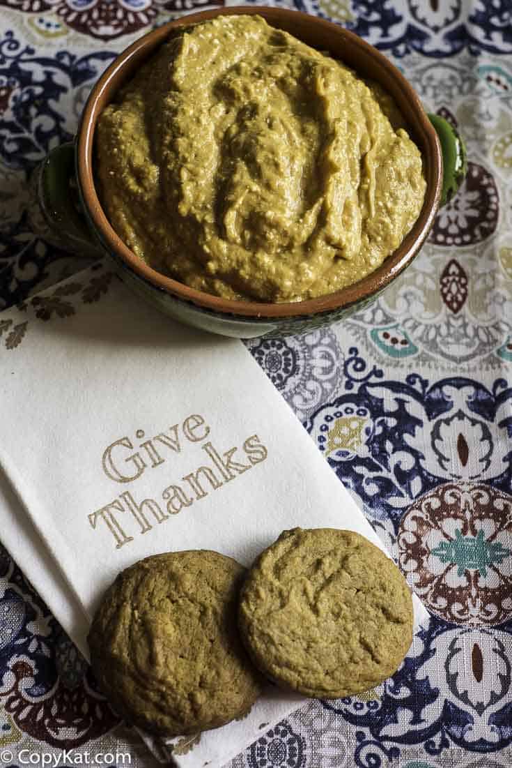biscoitos caseiros de gengibre e molho de torta de abóbora